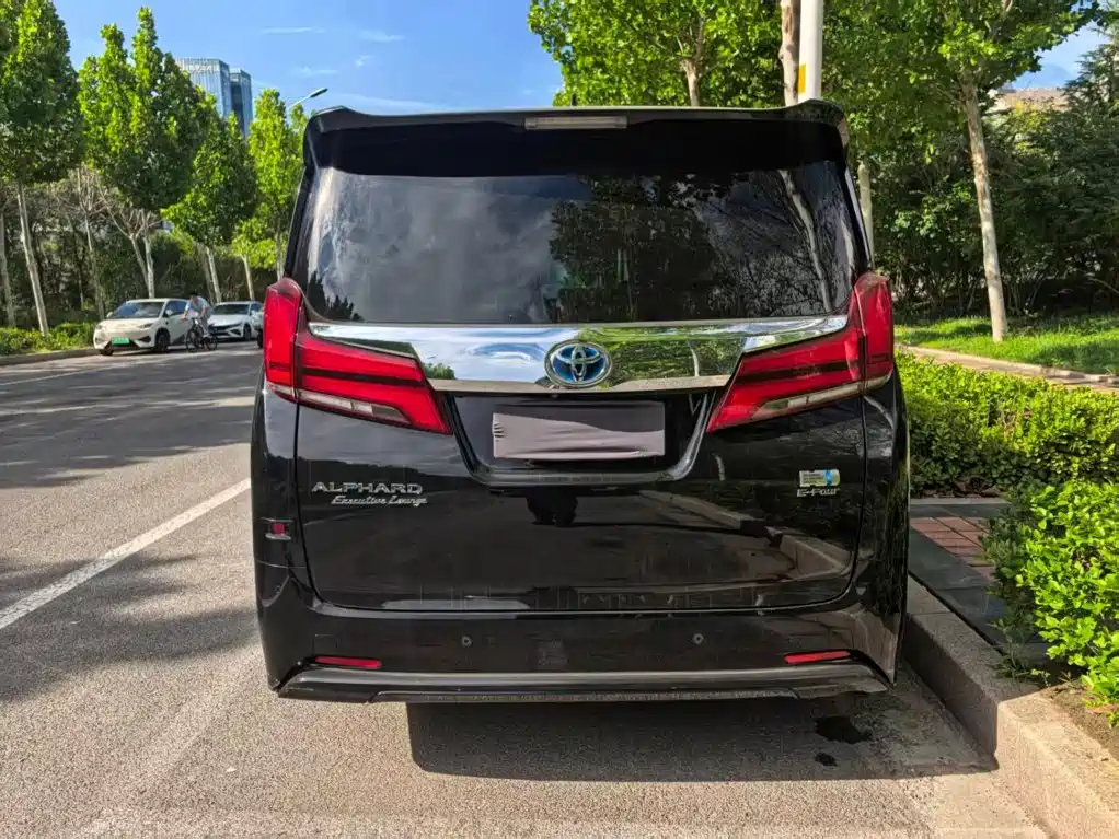 Toyota Alphard — фото 5