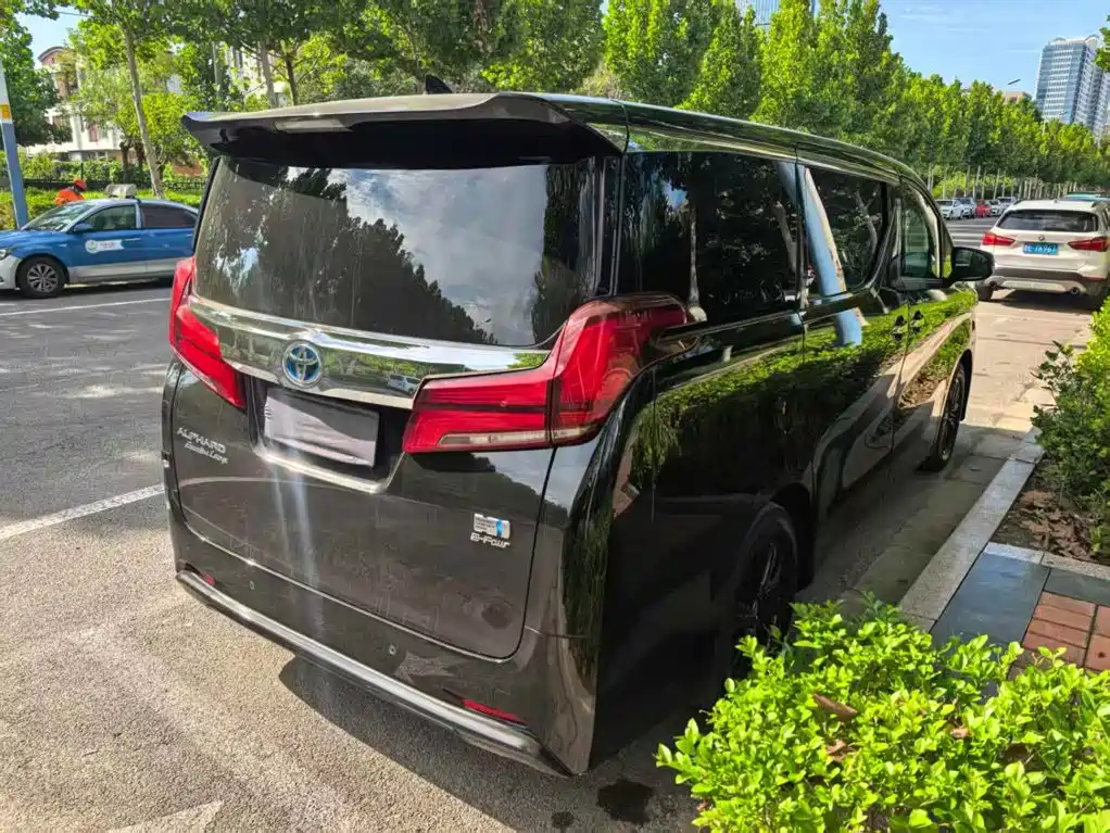 Toyota Alphard — фото 6