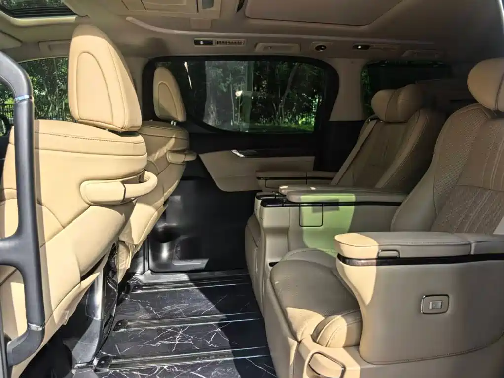 Toyota Alphard — фото 8