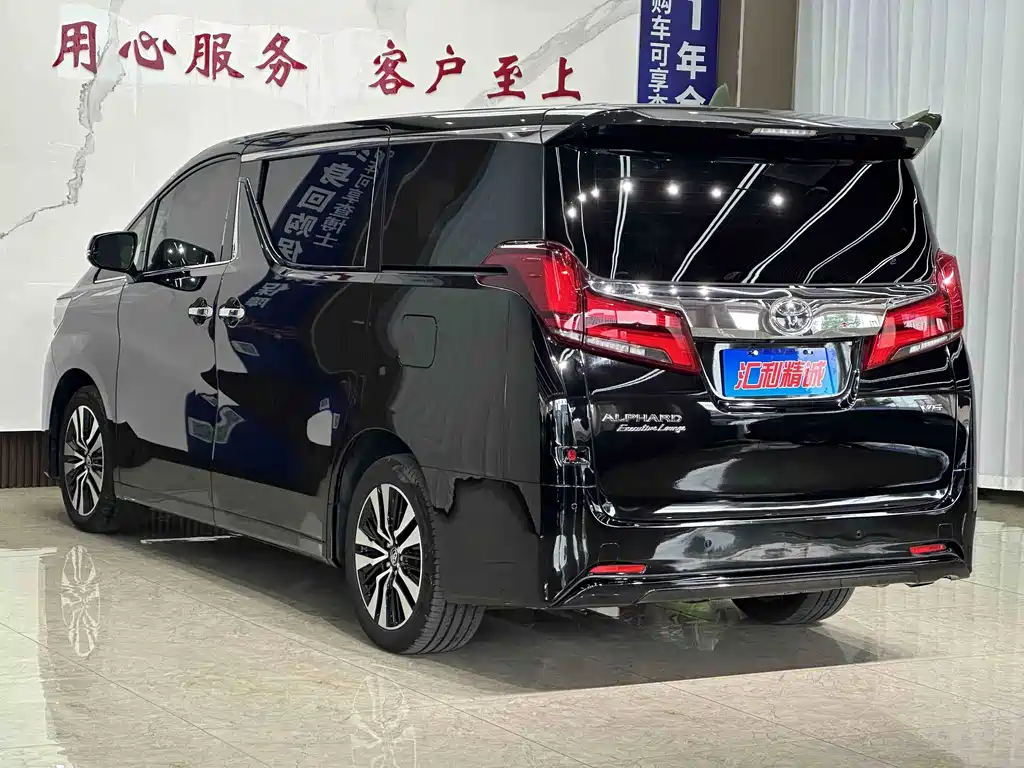Toyota Alphard — фото 4