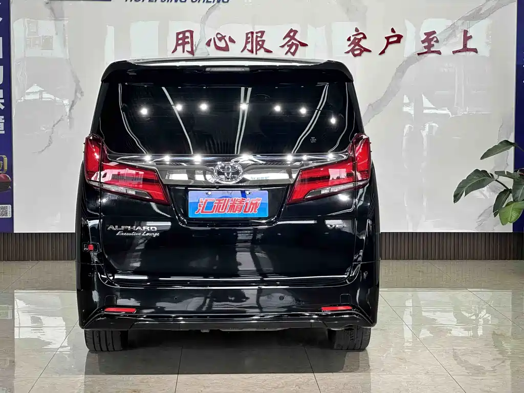 Toyota Alphard — фото 5