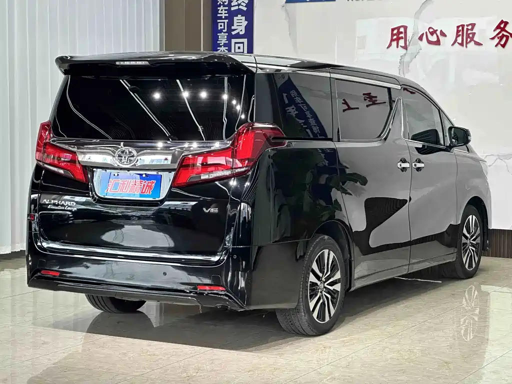 Toyota Alphard — фото 6