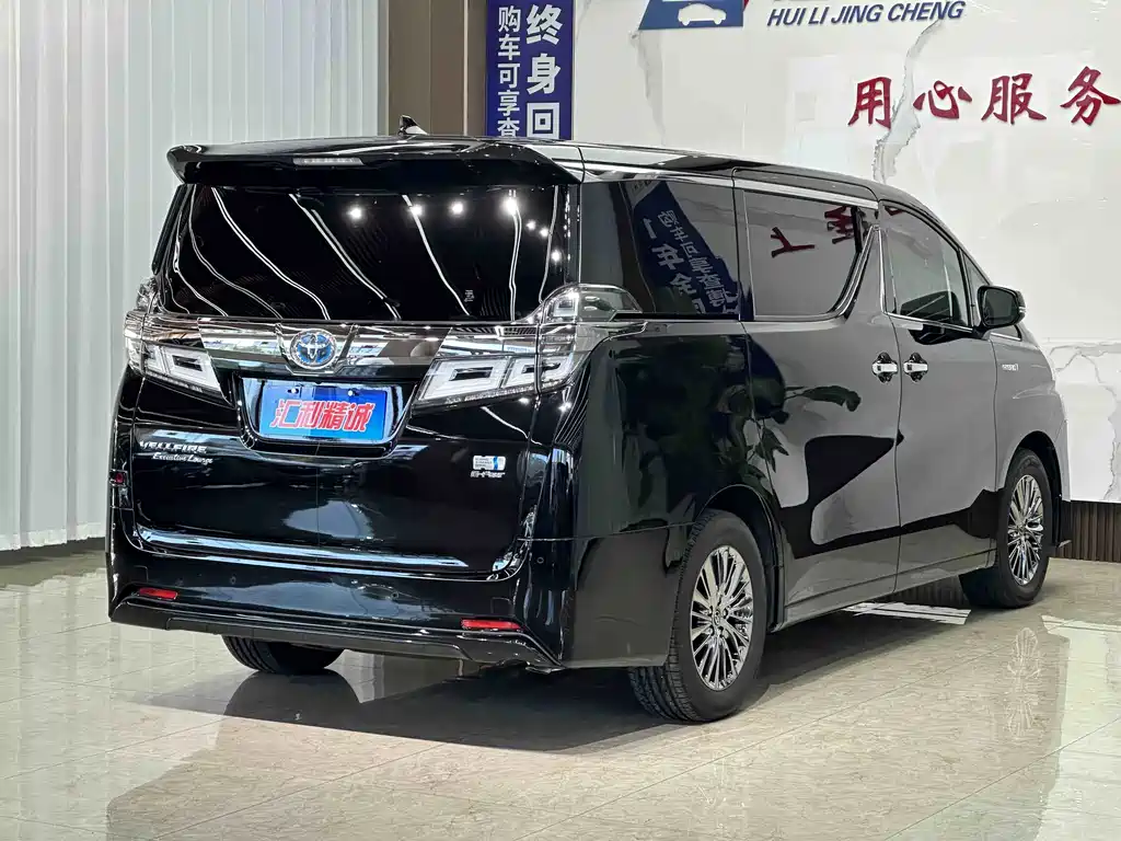 Toyota Vellfire — фото 4