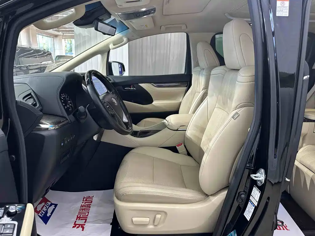 Toyota Vellfire — фото 8