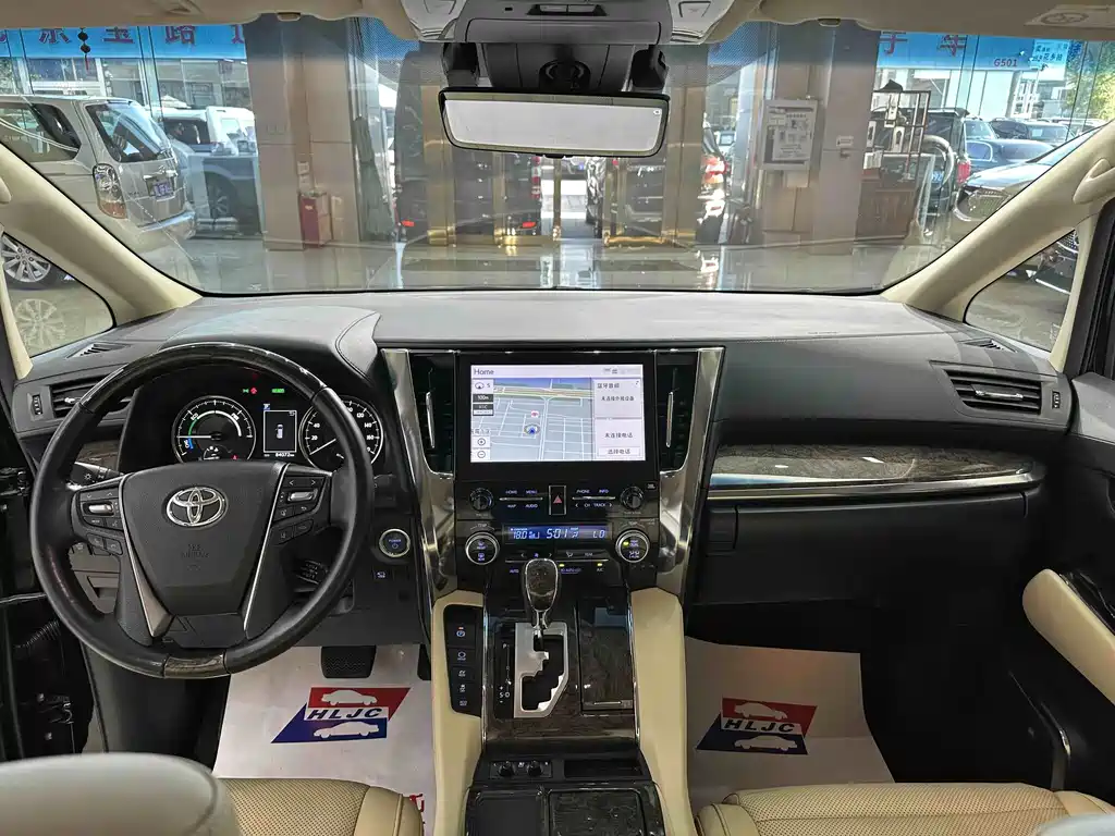 Toyota Vellfire — фото 10