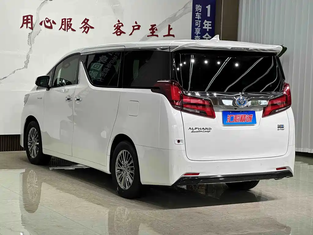 Toyota Alphard — фото 4