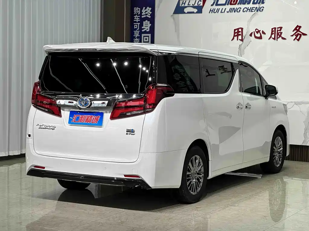Toyota Alphard — фото 6