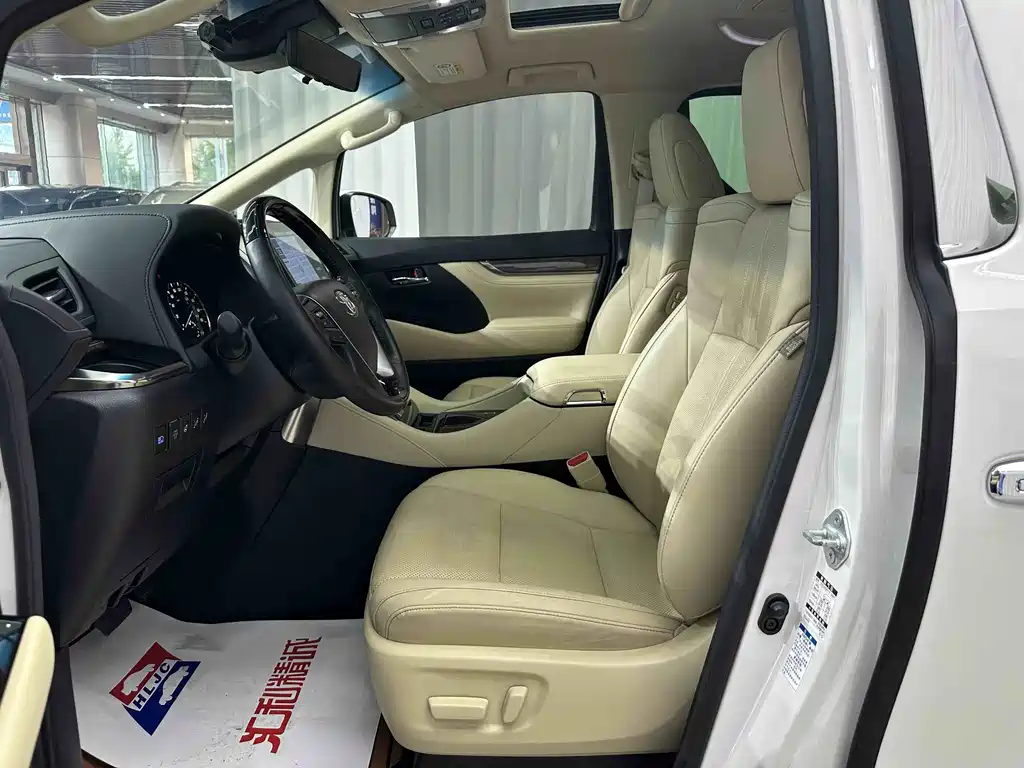 Toyota Alphard — фото 9
