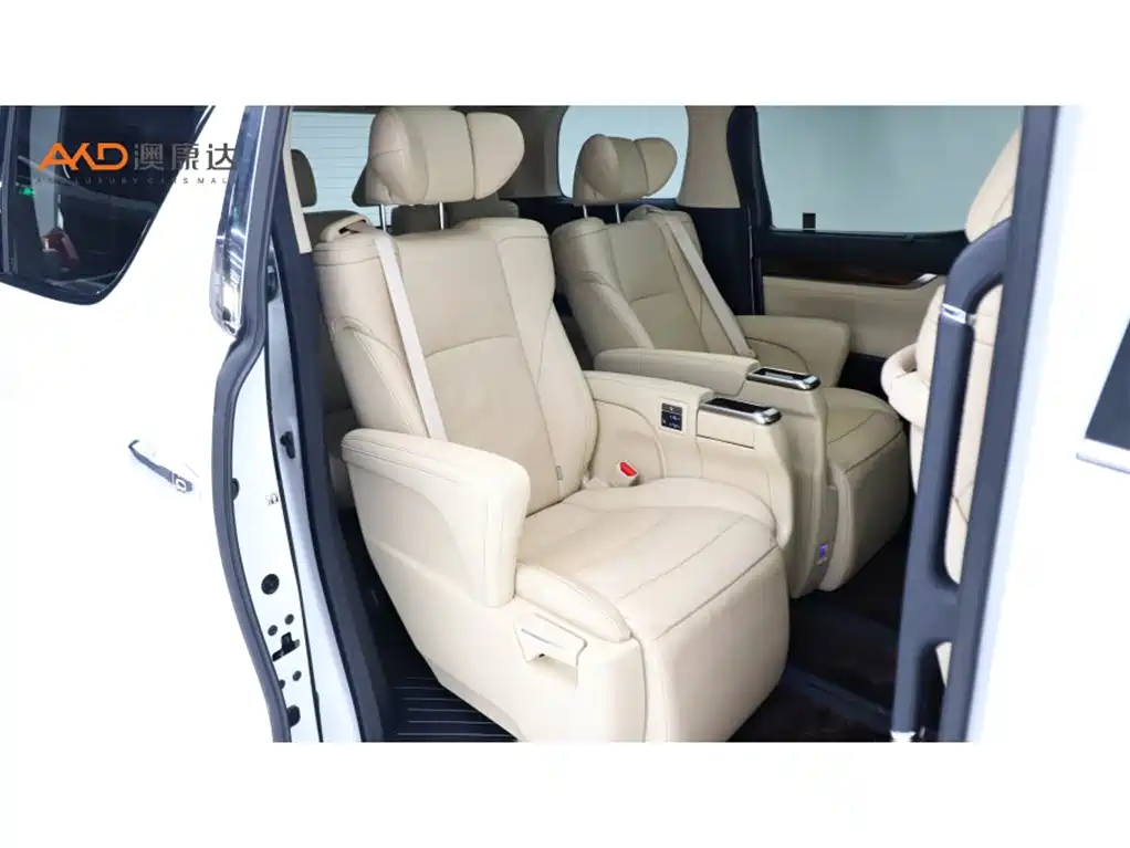 Toyota Alphard — фото 8