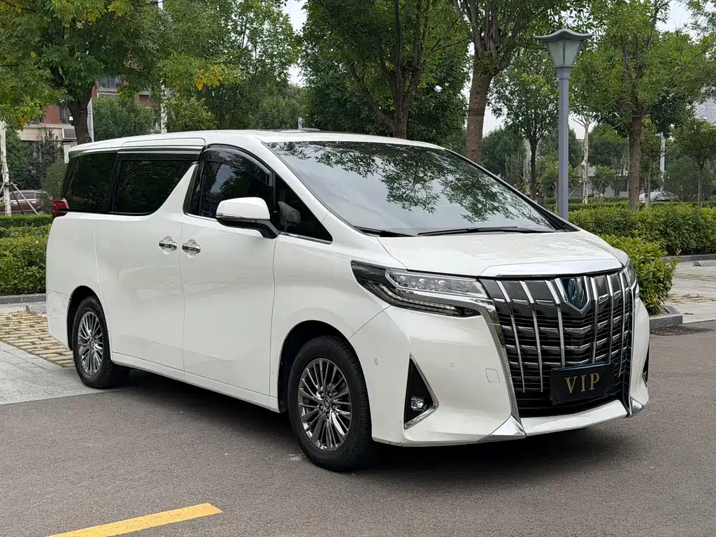 Toyota Alphard — фото 3