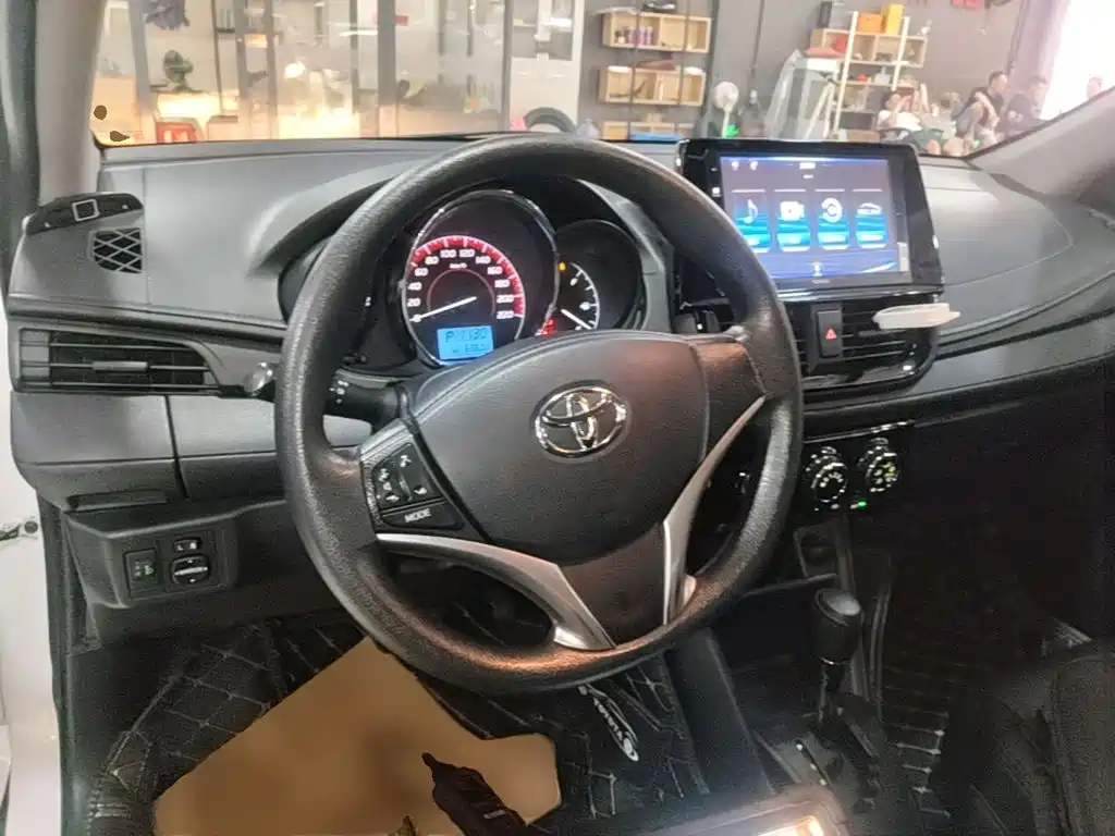 Toyota Vios — фото 11