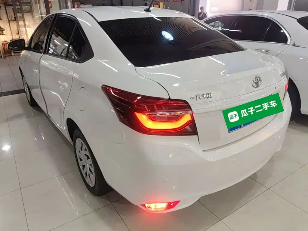 Toyota Vios — фото 5