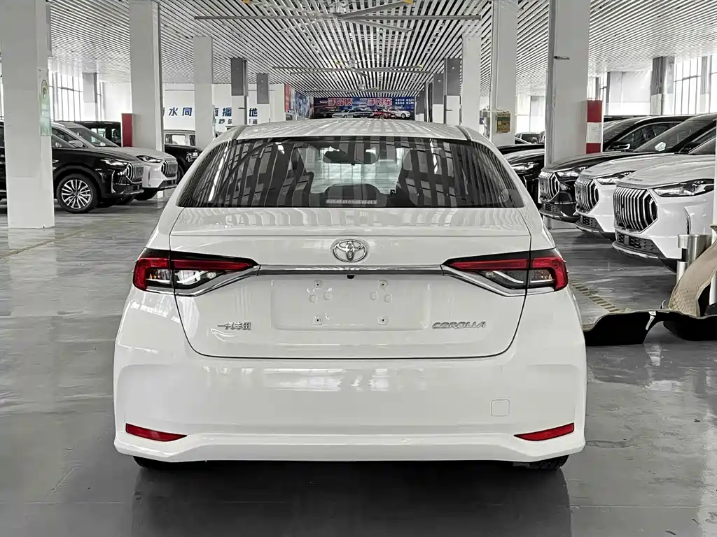 Toyota Corolla — фото 5