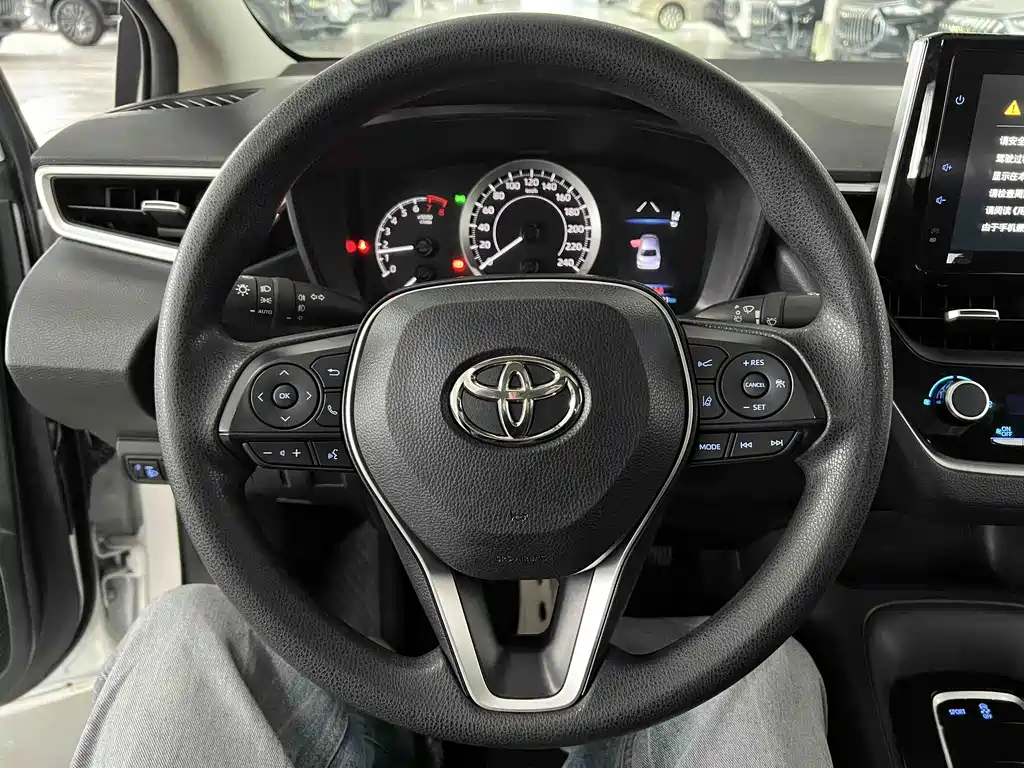 Toyota Corolla — фото 10