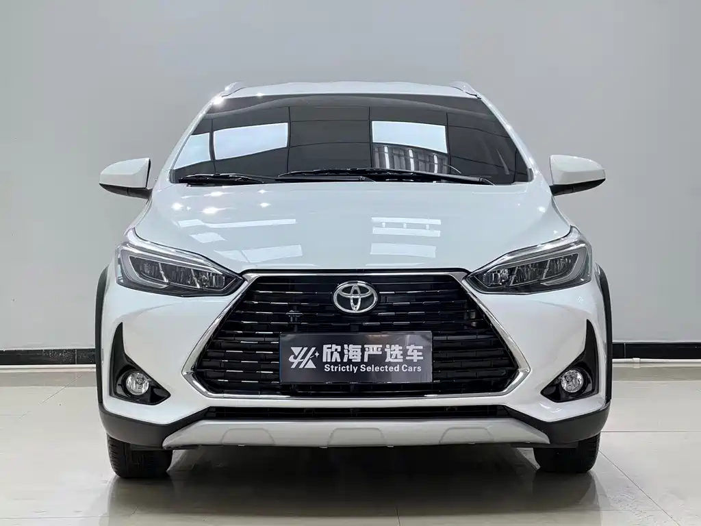Toyota Yaris L — фото 2
