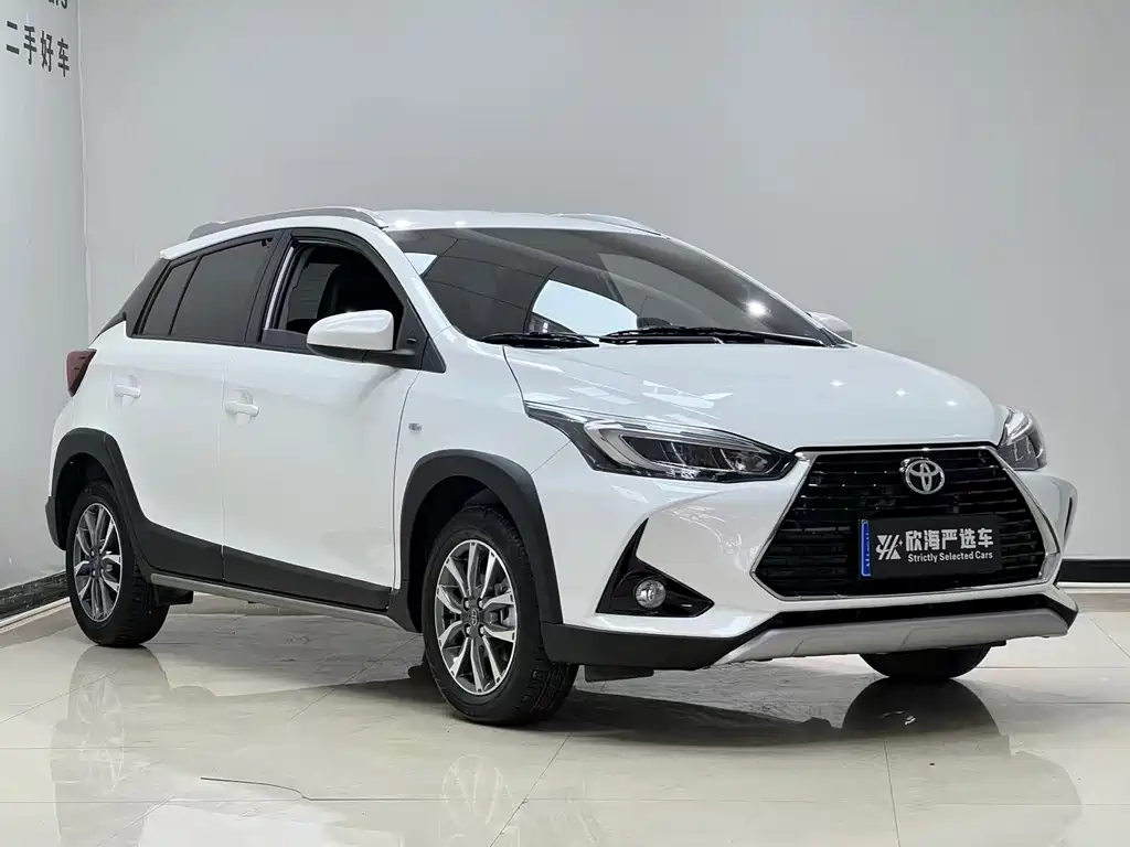 Toyota Yaris L — фото 3