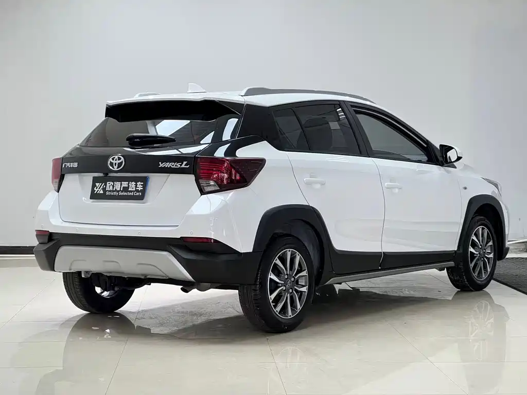 Toyota Yaris L — фото 4