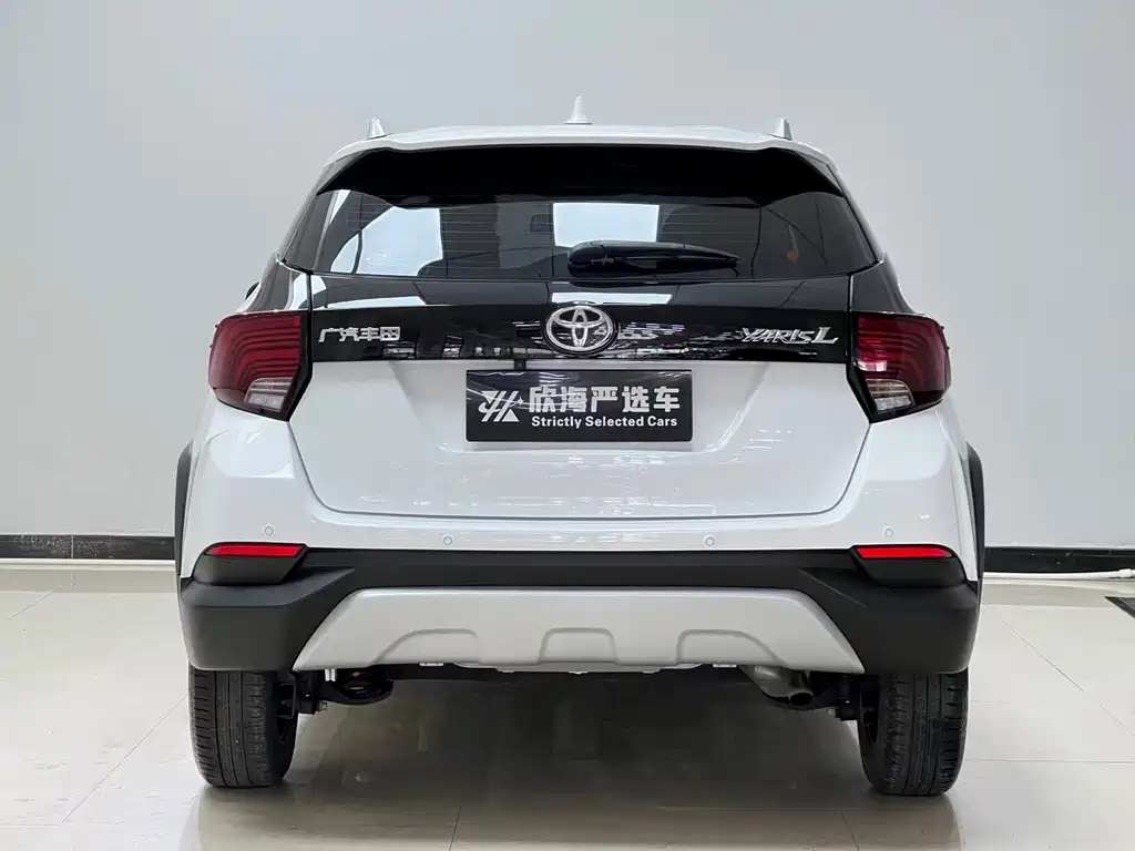 Toyota Yaris L — фото 5