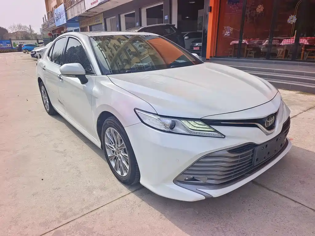Toyota Camry — фото 3