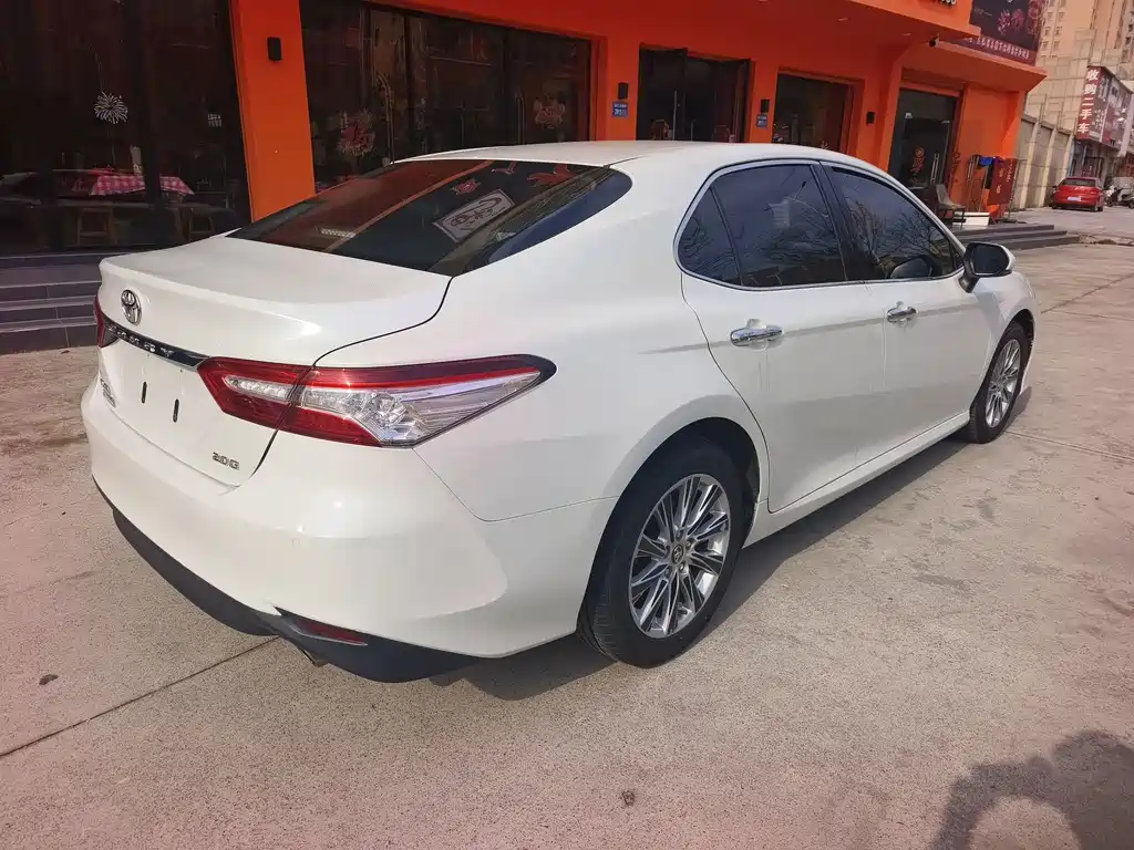 Toyota Camry — фото 4