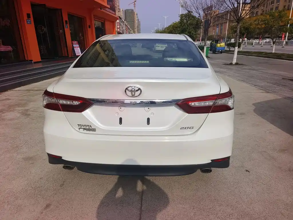 Toyota Camry — фото 5