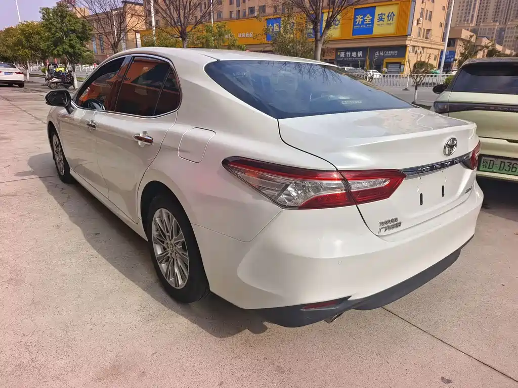Toyota Camry — фото 6