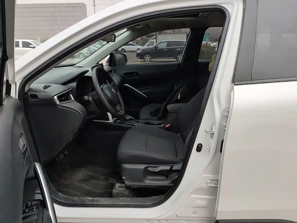 Toyota Corolla Cross — фото 11