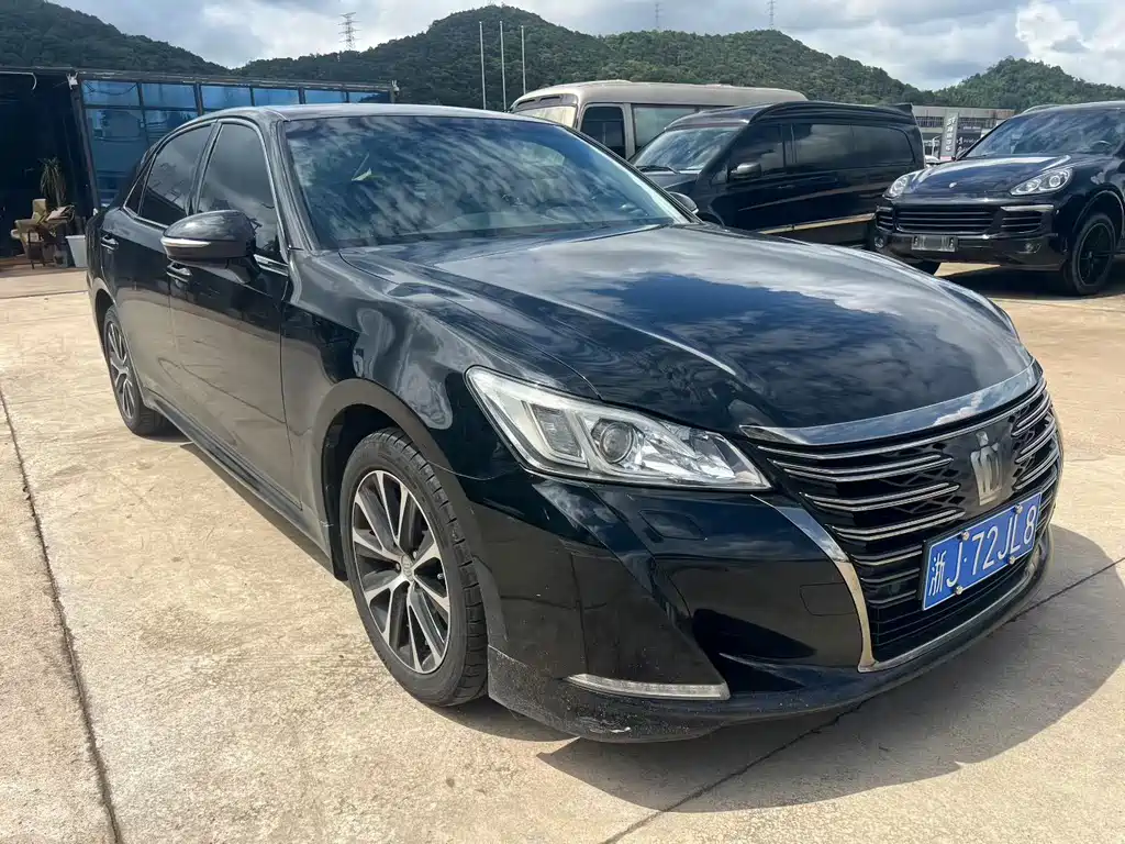 Toyota Crown — фото 3