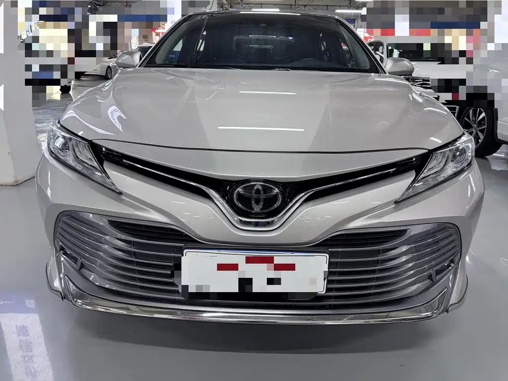 Toyota Camry — фото 2