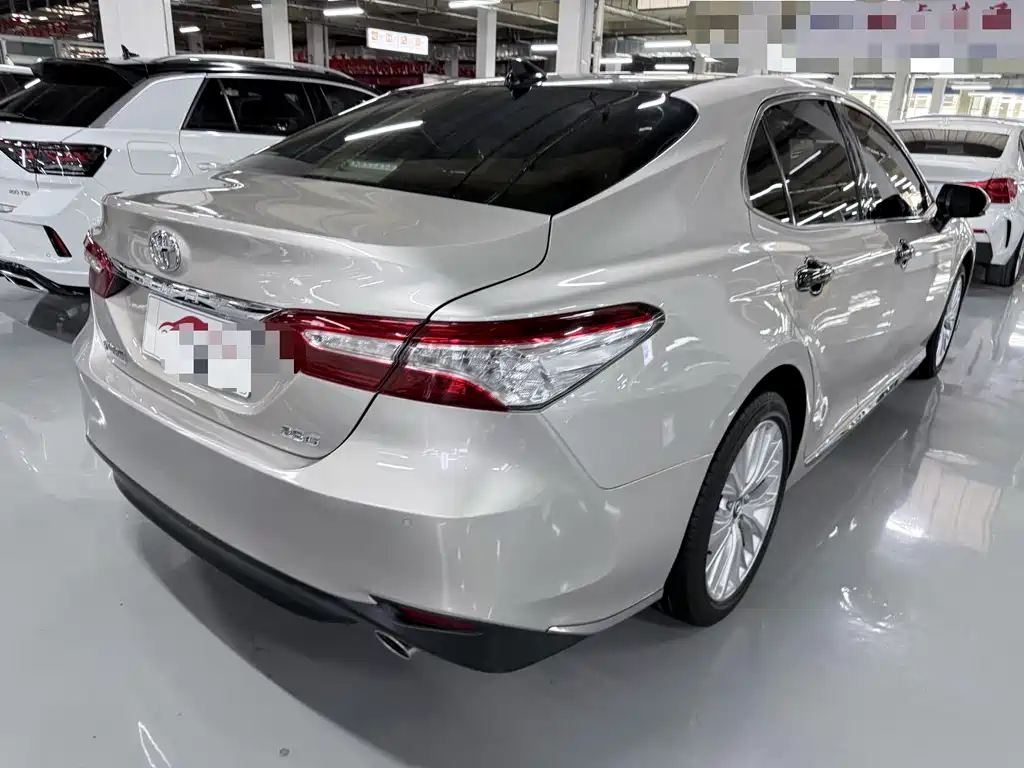 Toyota Camry — фото 20