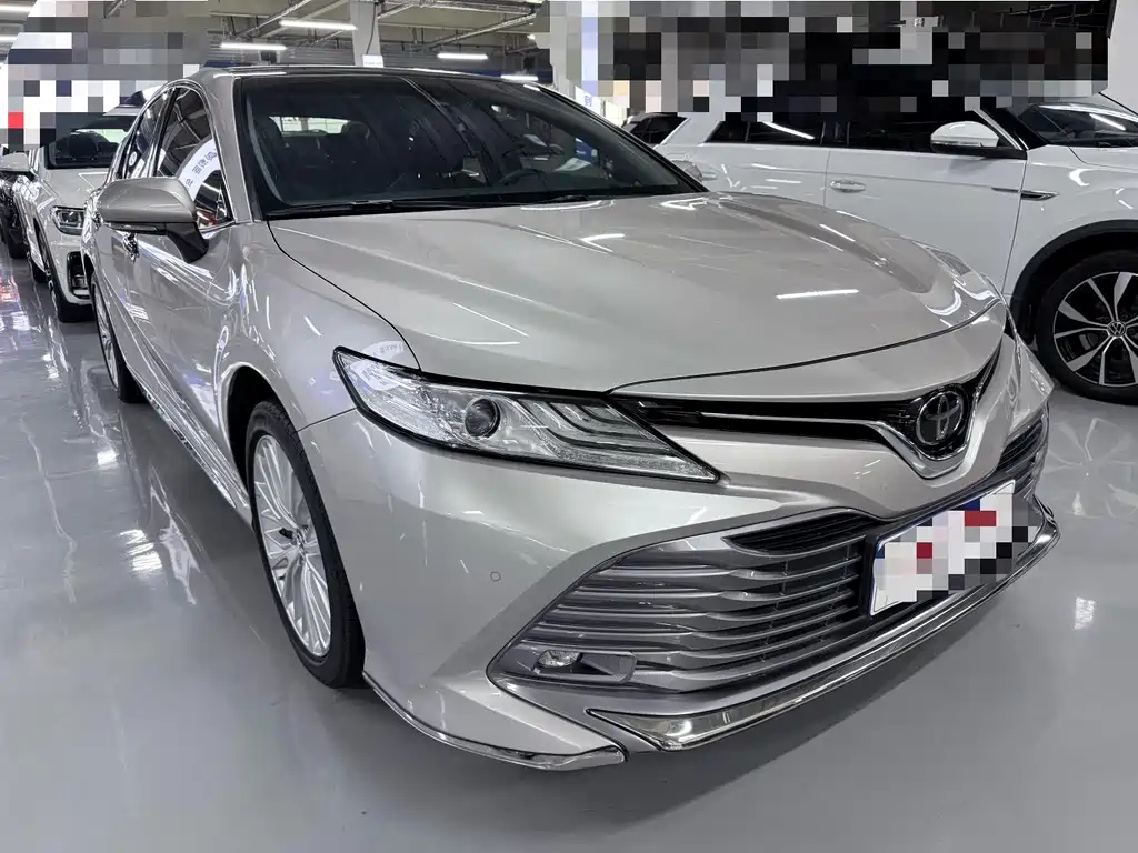 Toyota Camry — фото 3