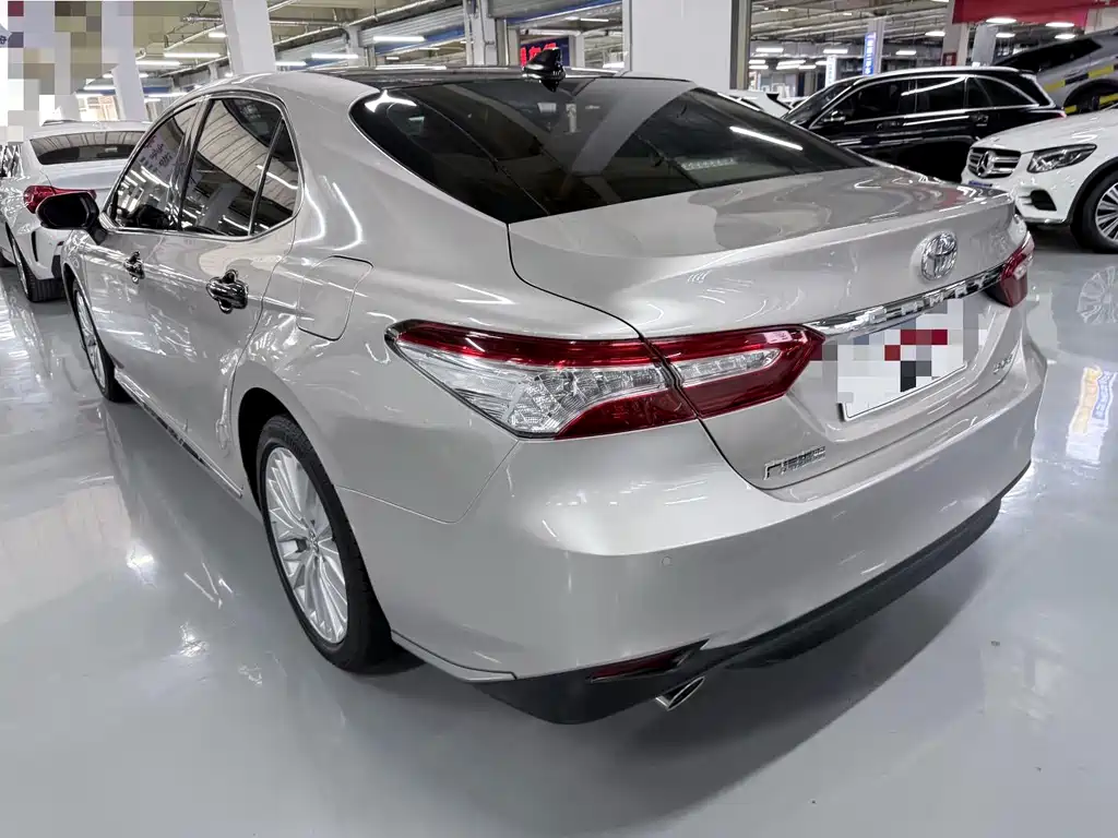 Toyota Camry — фото 21