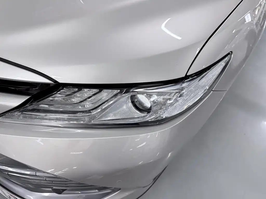 Toyota Camry — фото 4