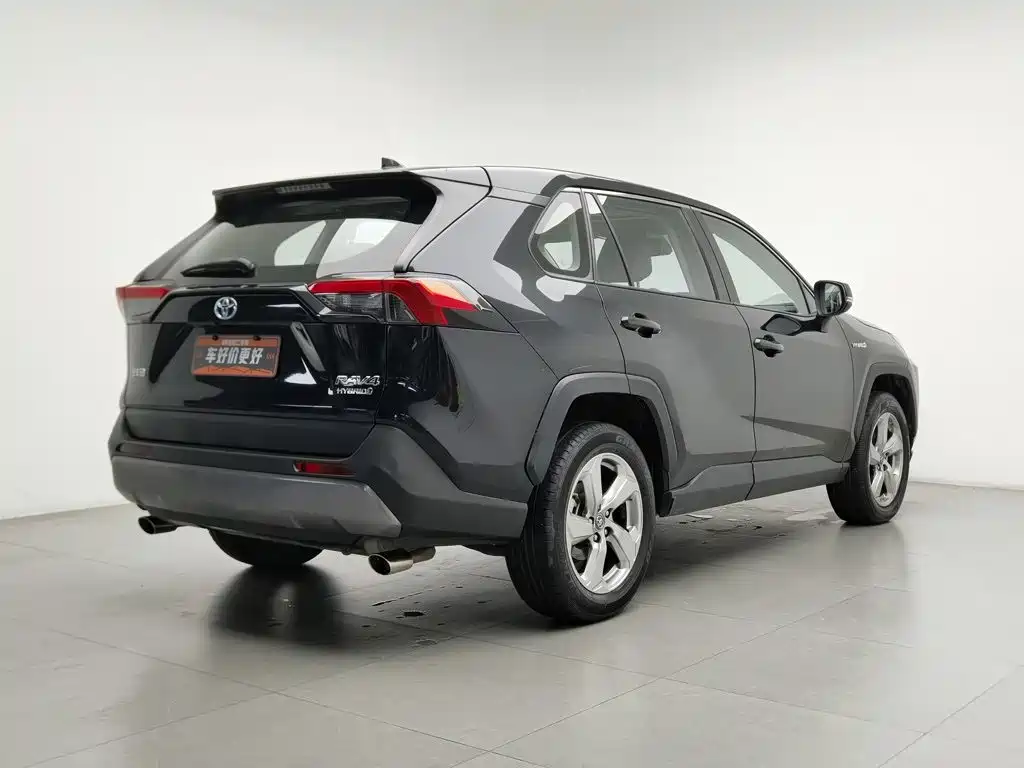 Toyota RAV4 — фото 2