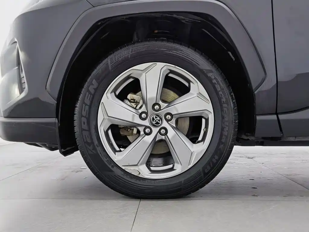 Toyota RAV4 — фото 17