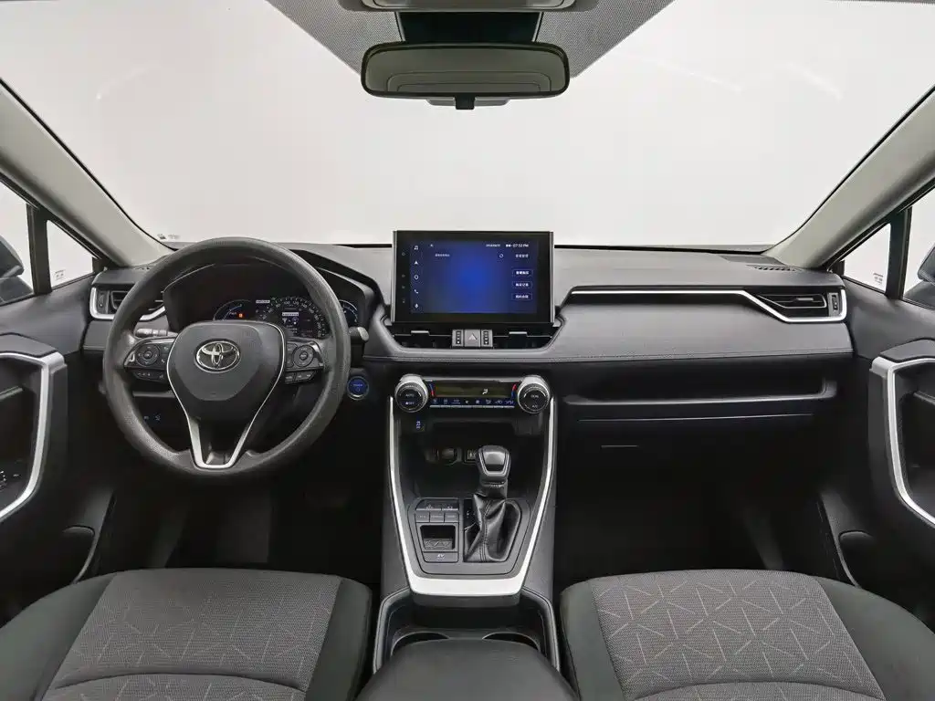 Toyota RAV4 — фото 5