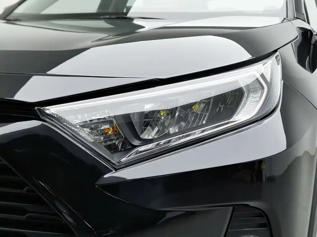 Toyota RAV4 — фото 7