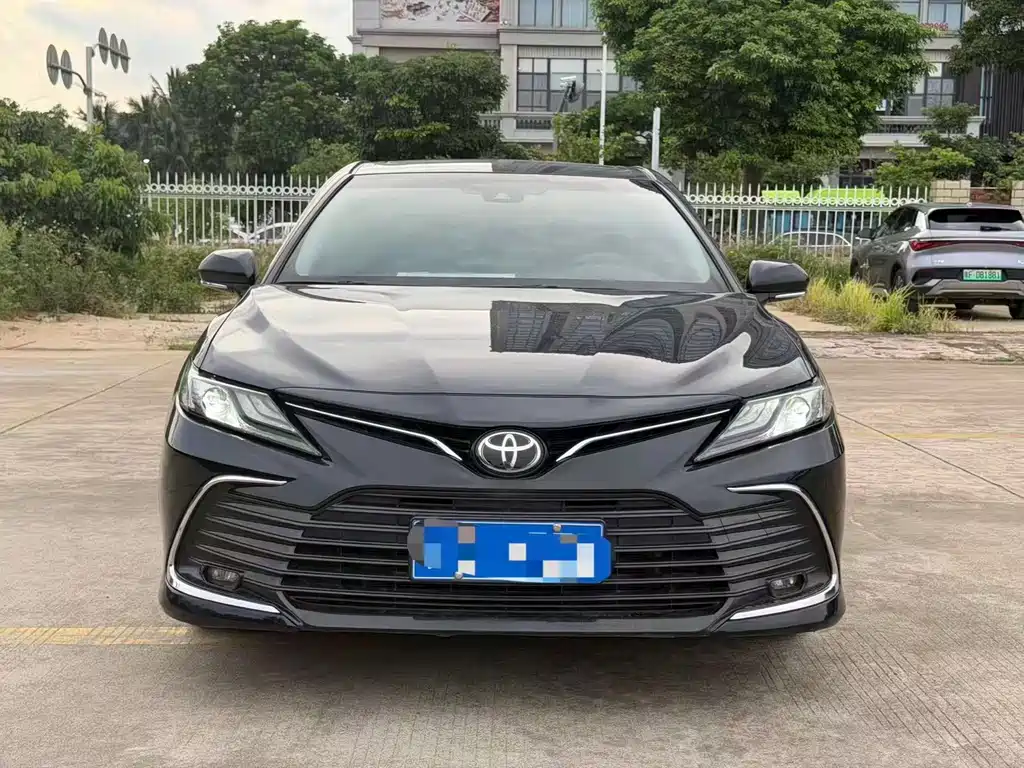 Toyota Camry — фото 2