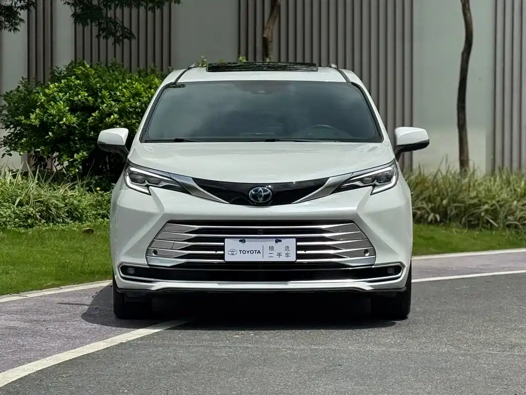 Toyota Sienna — фото 2