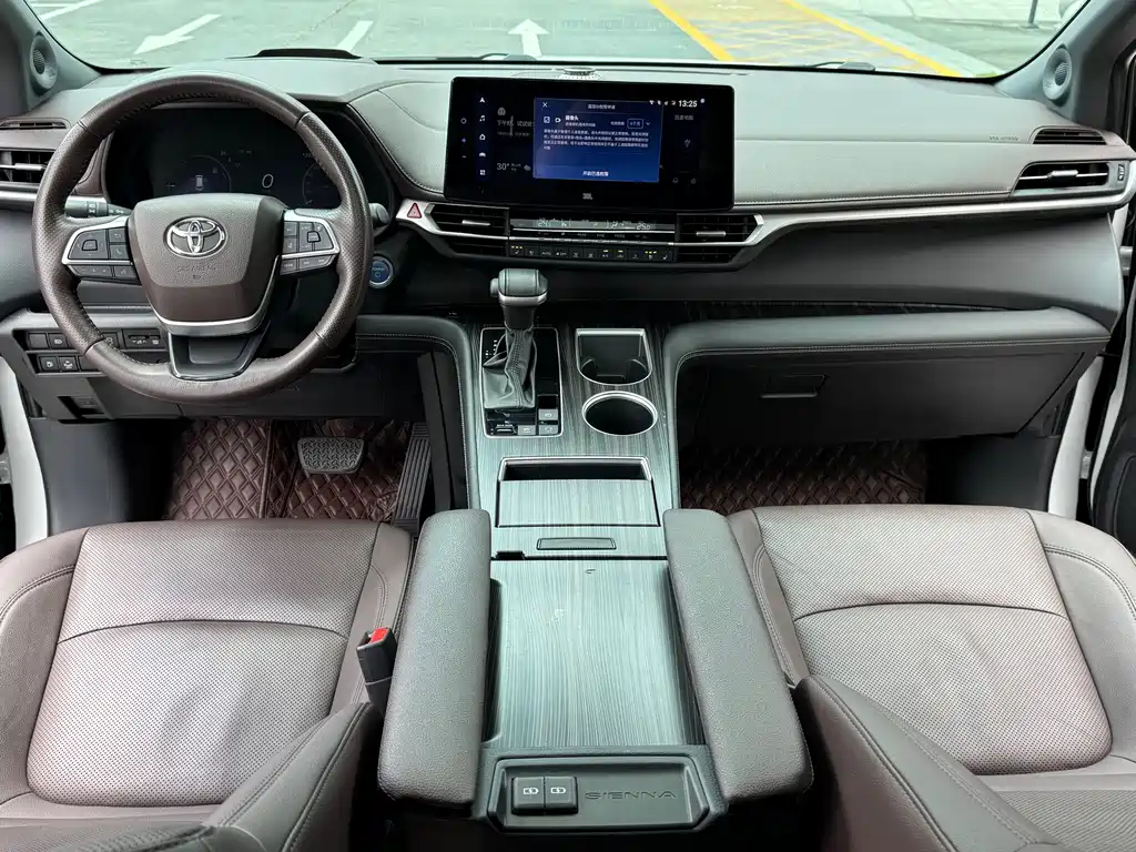 Toyota Sienna — фото 6