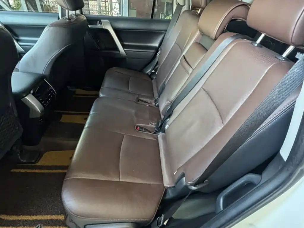 Toyota Prado — фото 4