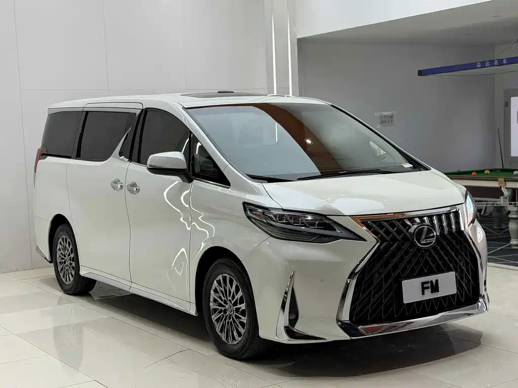 Toyota Alphard — фото 2