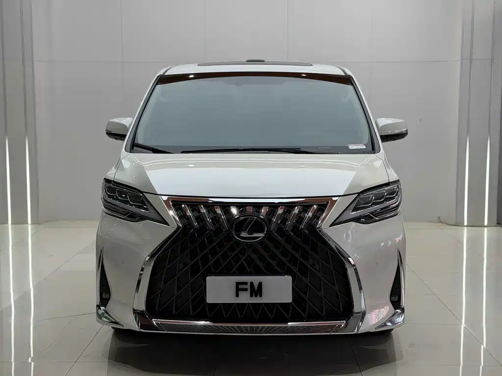 Toyota Alphard — фото 3