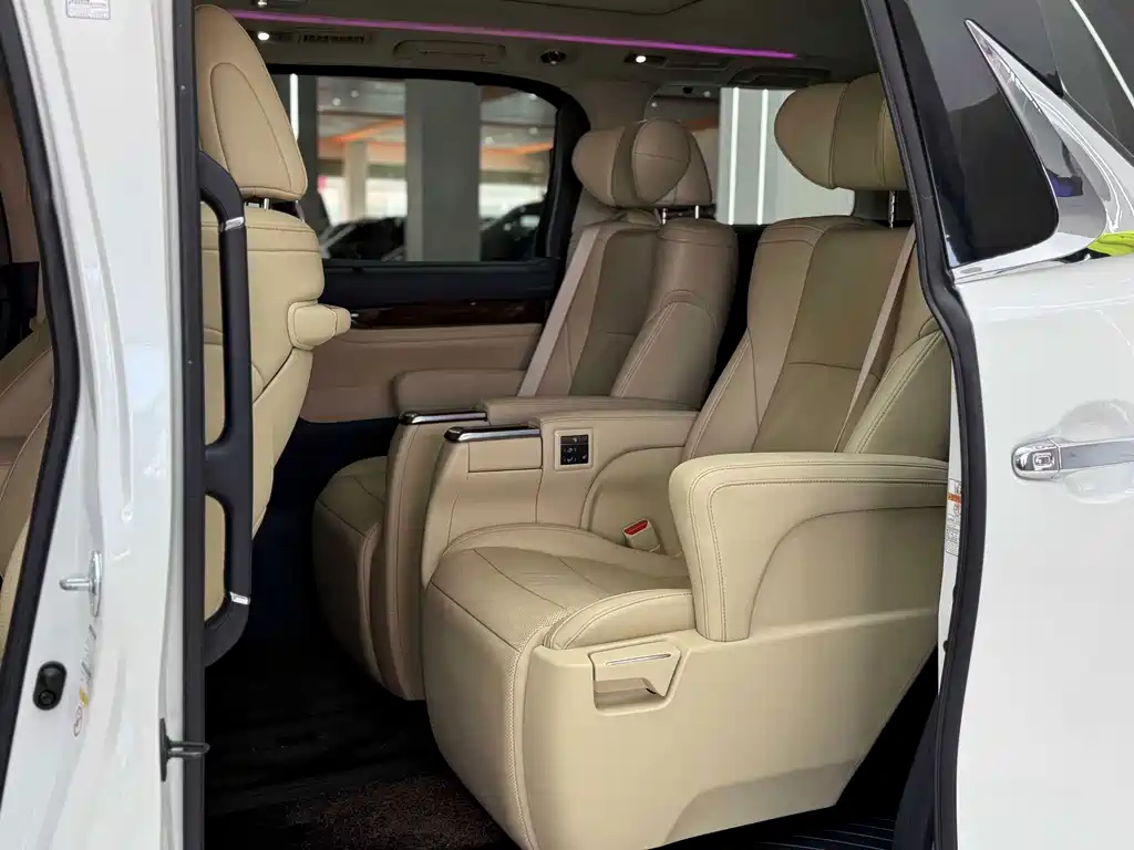 Toyota Alphard — фото 8