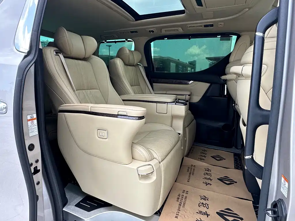 Toyota Vellfire — фото 11
