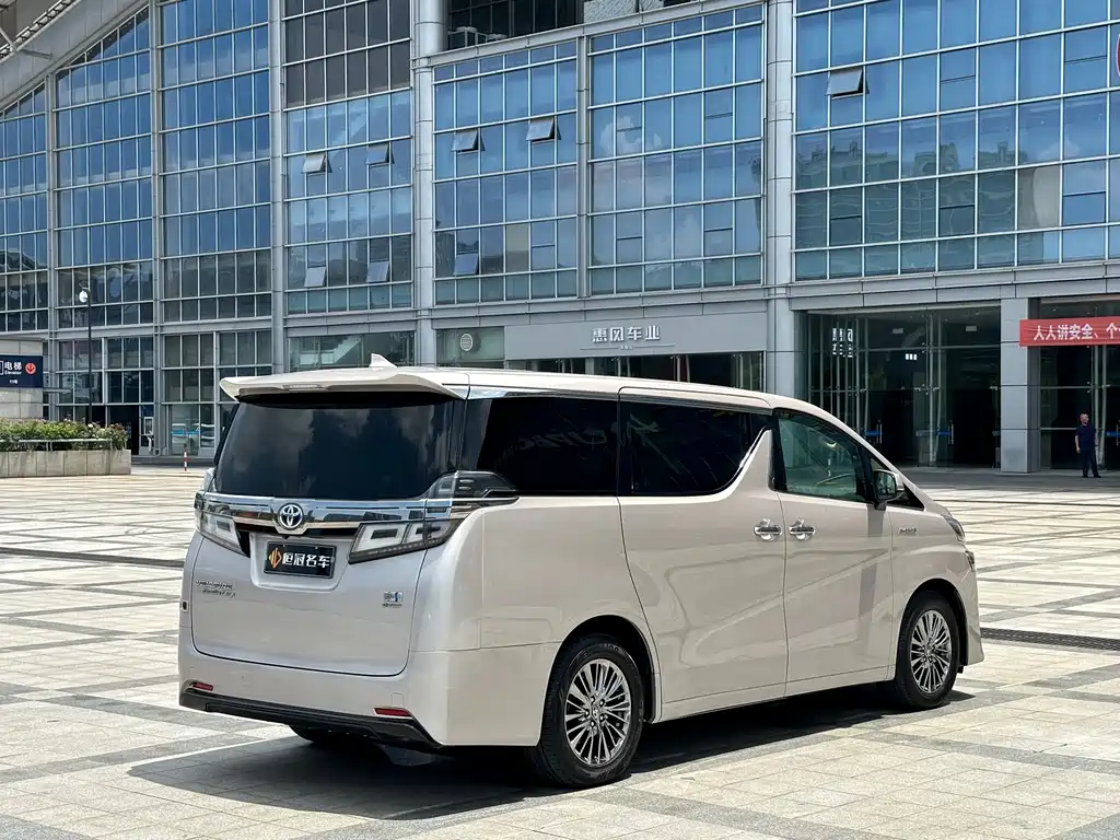 Toyota Vellfire — фото 6
