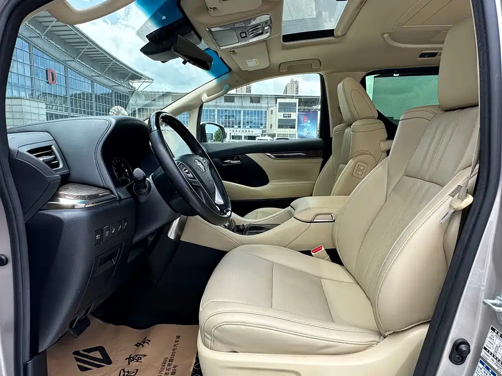 Toyota Vellfire — фото 8