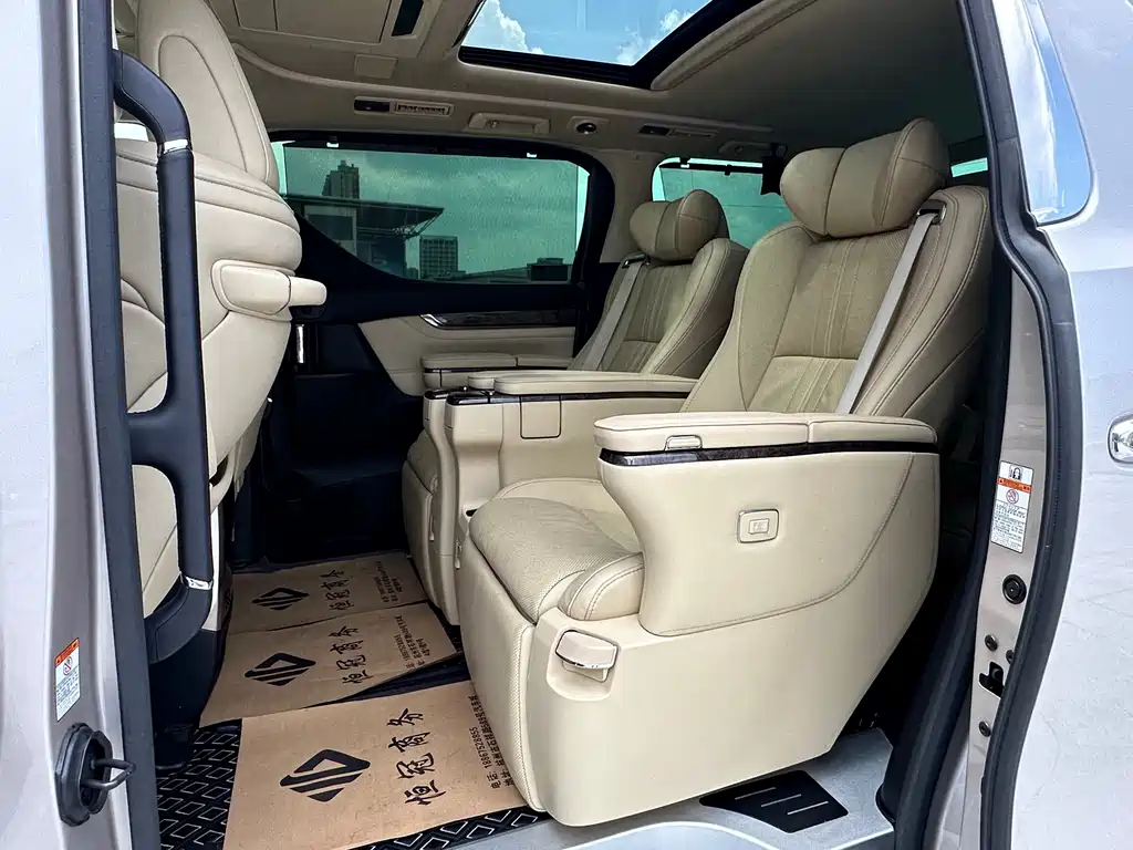 Toyota Vellfire — фото 9