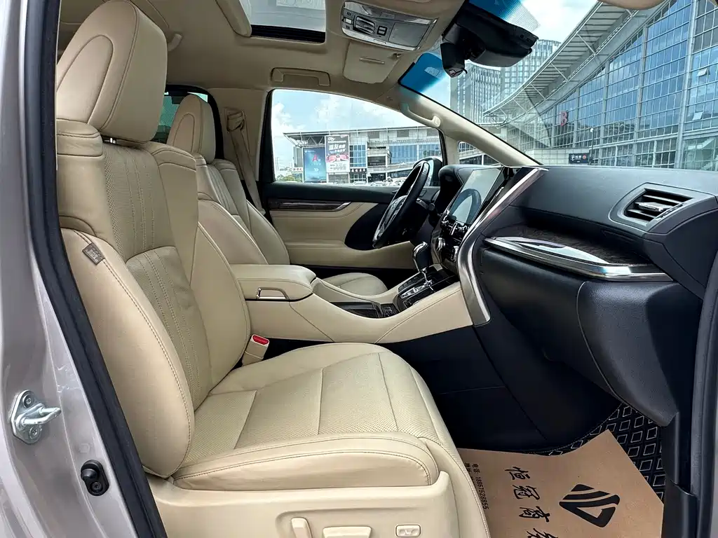 Toyota Vellfire — фото 10