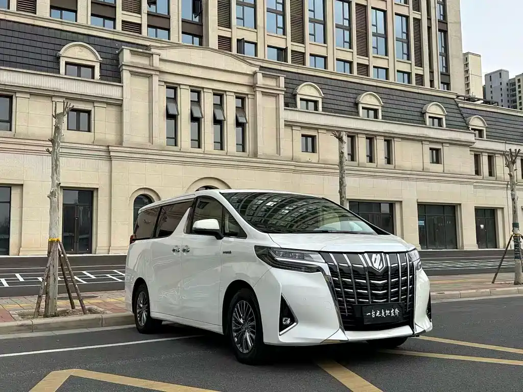 Toyota Alphard — фото 3